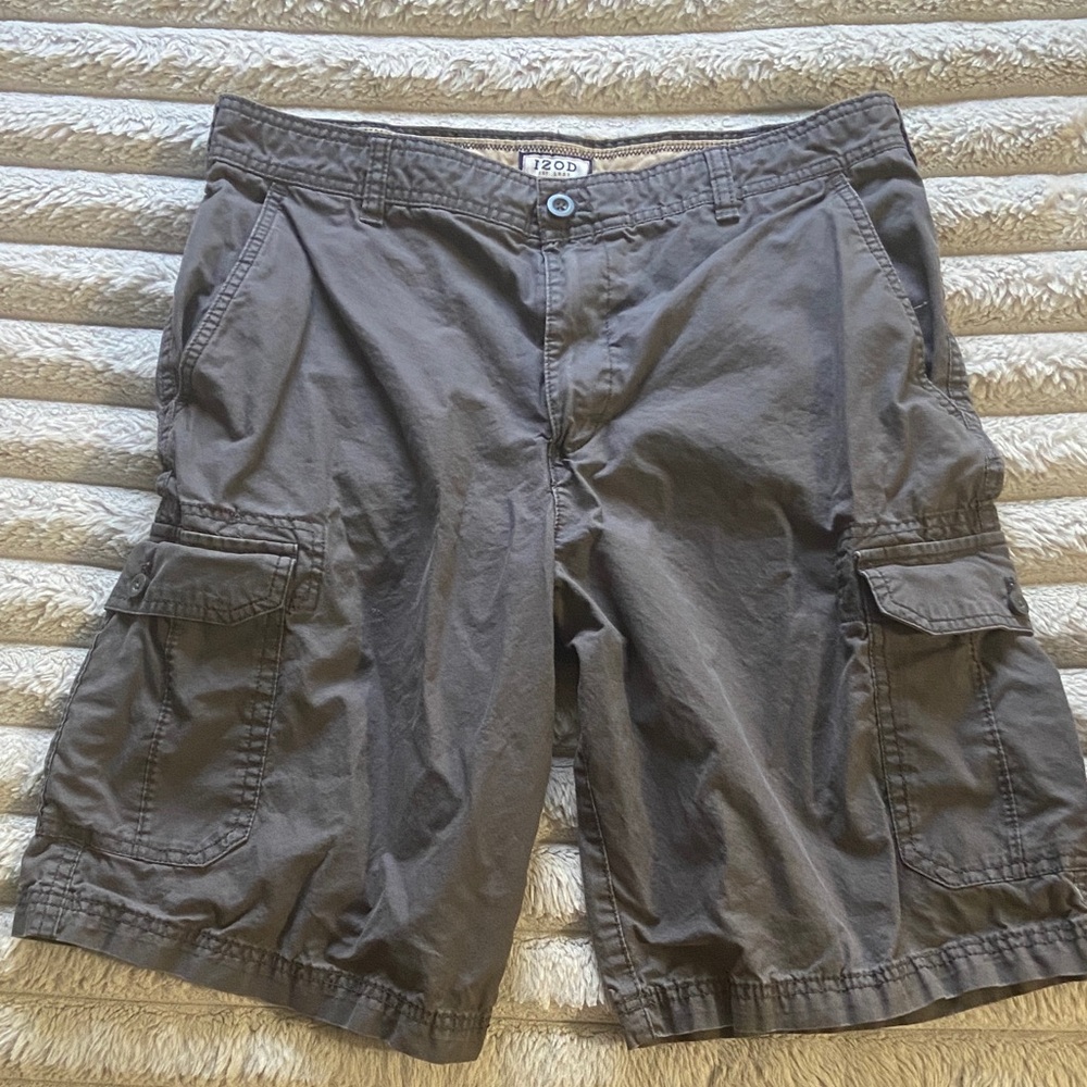 Izod Men's Gray Cargo Shorts